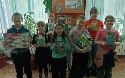 Обзор книжной выставки «Стоит на страже Родины солдат»