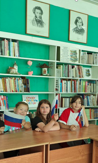 Беседа — викторина «Белый, синий, красный цвет – символ славы и побед»